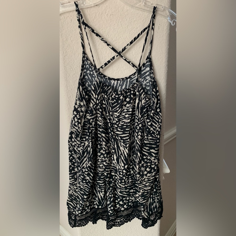3 Medium tops. Good condition. (T5)